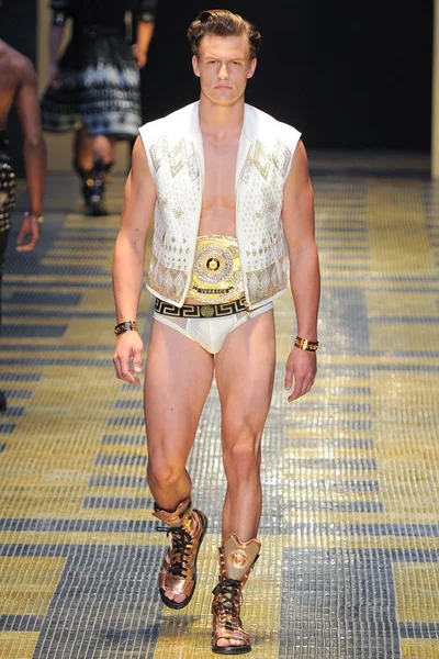 Look 7